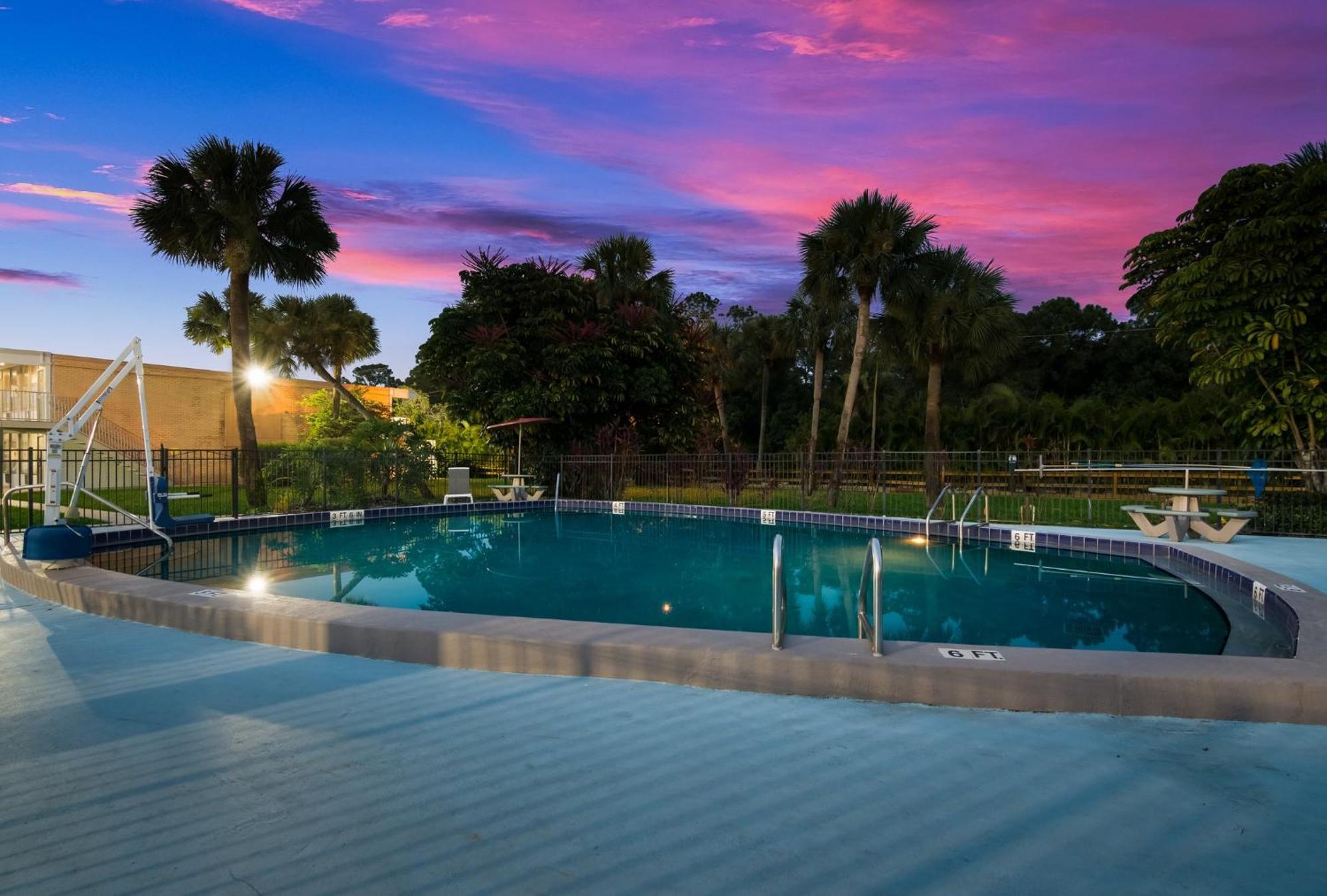 Red Roof Inn Vero Beach - I-95 Eksteriør billede
